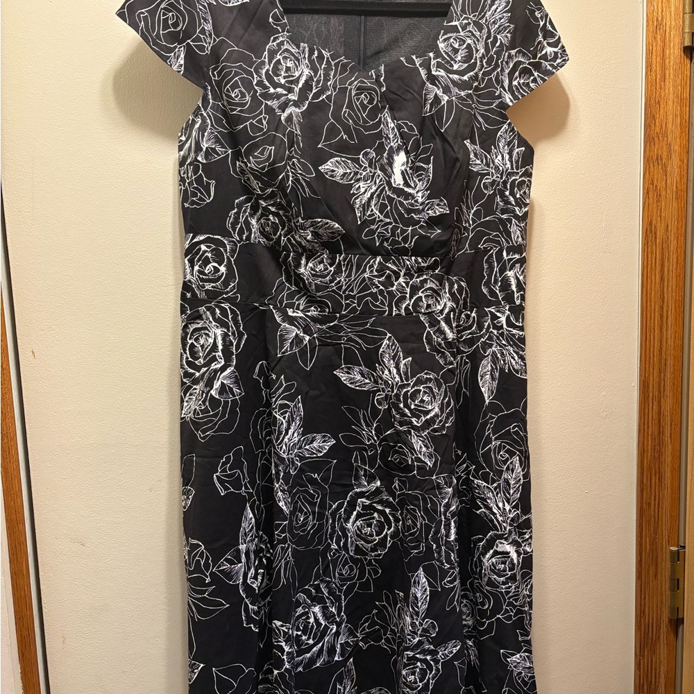 Chic Black and White Floral Midi Dress